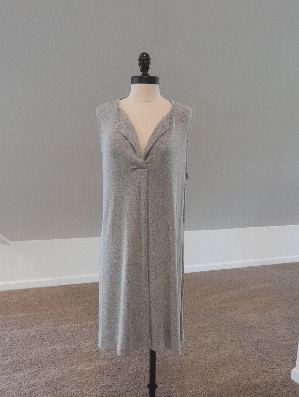 Lou & Grey Sleeveless Gray V-Neck Knit Midi Dress